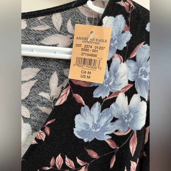 AE bell sleeve top - Picture 4 of 4